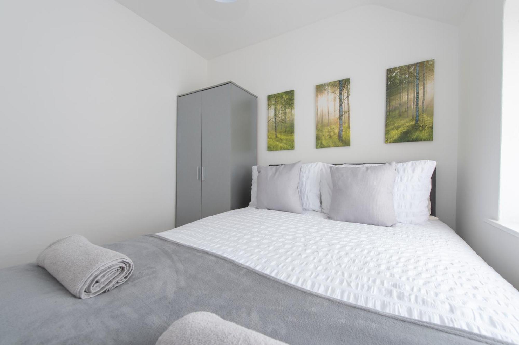 3 Bed House In Rochester 4 Beds Sleeps 7 Wainscot Eksteriør bilde