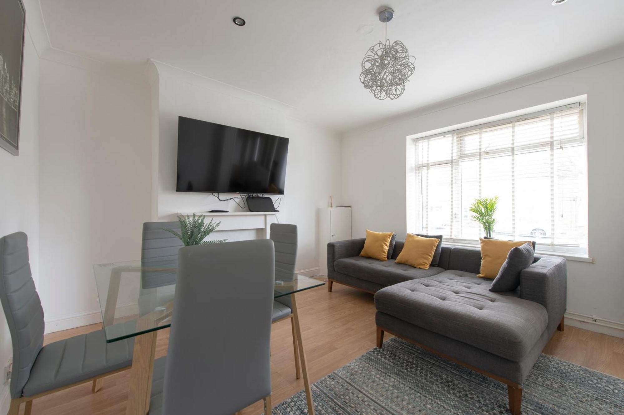 3 Bed House In Rochester 4 Beds Sleeps 7 Wainscot Eksteriør bilde