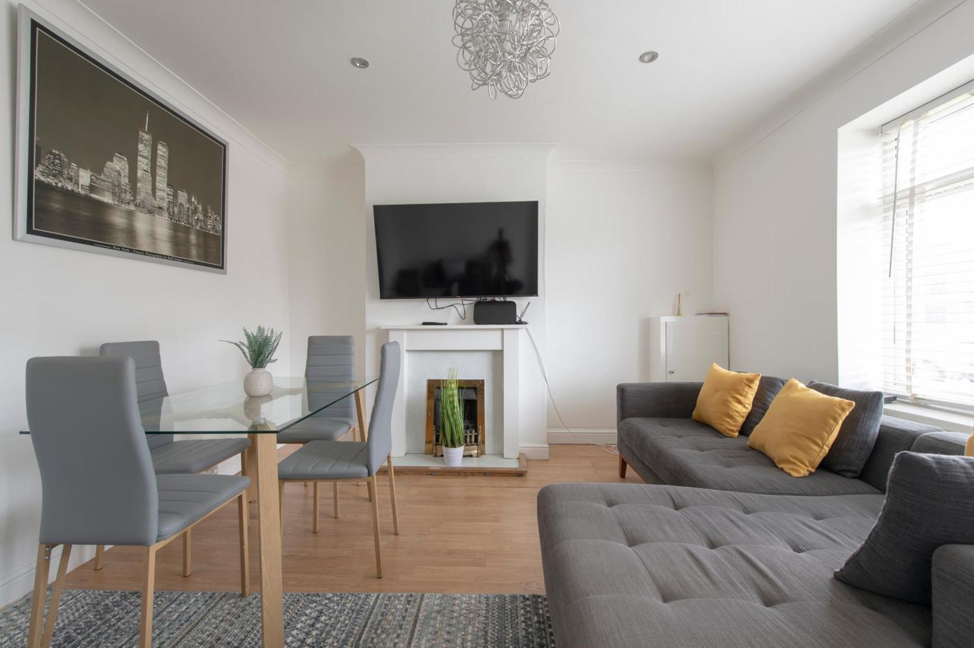 3 Bed House In Rochester 4 Beds Sleeps 7 Wainscot Eksteriør bilde