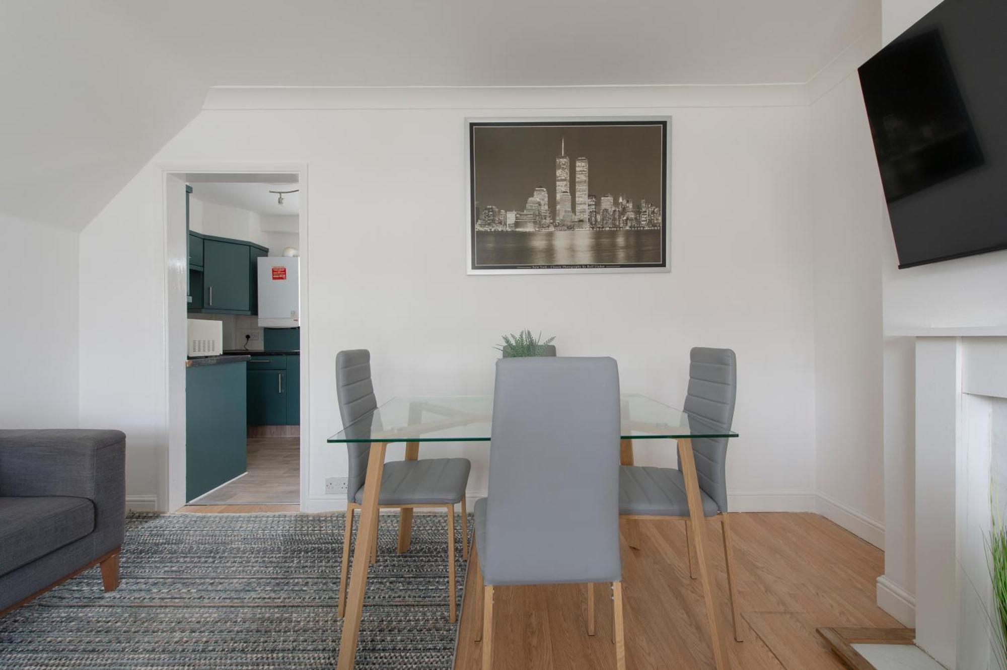 3 Bed House In Rochester 4 Beds Sleeps 7 Wainscot Eksteriør bilde